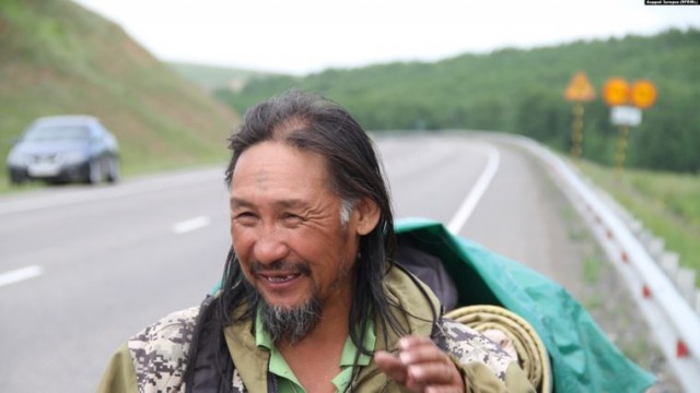 Волки могут сожрать всех жителей села в Бурятии. Но отстрел разрешили только 80-летнему деду