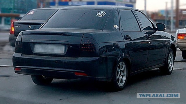 Автоэксперт Васильев предупредил водителей о новой схеме автоподстав с ручным тормозом