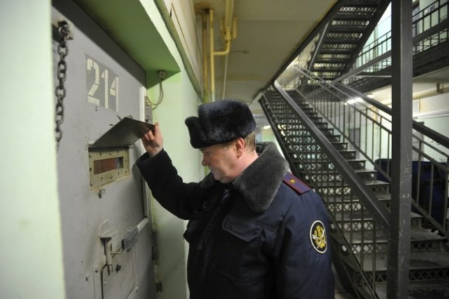 В Москве 32-летний мужчина позвонил в полицию и попросил забрать его в тюрьму, чтобы избежать мобилизации