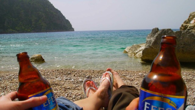 В Госдуме предложили ввести запрет на продажу алкоголя вблизи пляжей