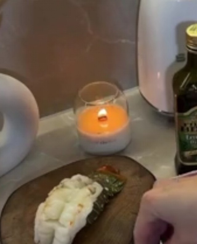 Кормит мужа хернёй всякой