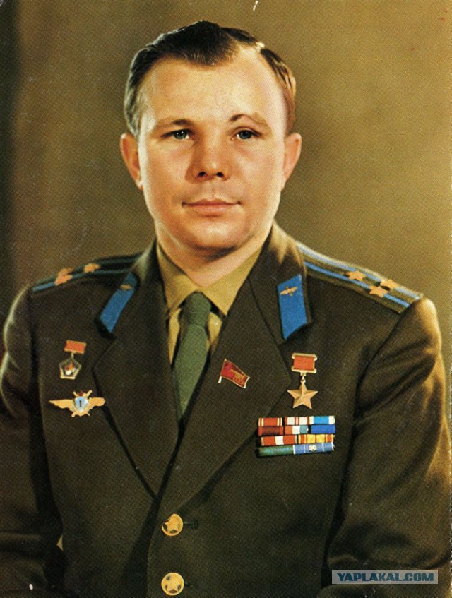 Армейские фотографии знаменитостей