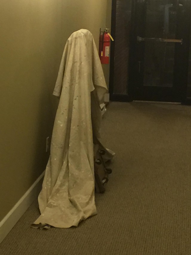 Как-то раз в гостиничном коридоре. В 3 часа ночи..