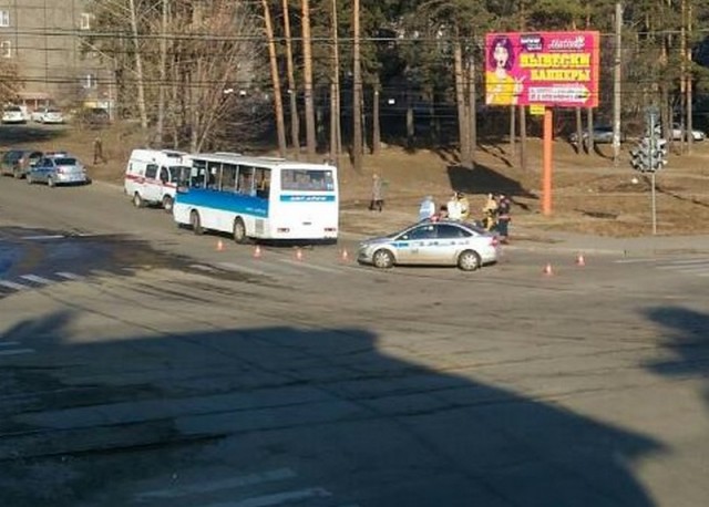 Автобус переехал велосипедиста в наушниках и капюшоне