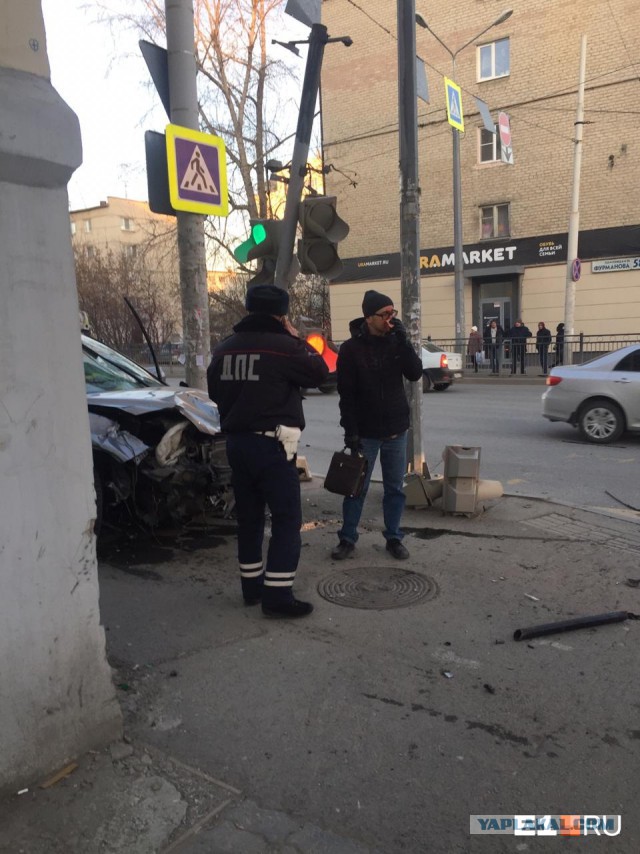 Страшное ДТП. Авто ехало по тротуару, сбивая людей, больше 200 метров