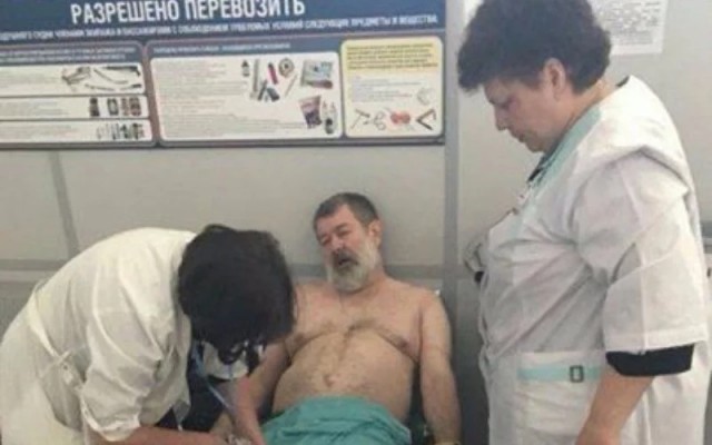 Полиция приехала за Михаилом Ефремовым, однако, он отказывается выходить из квартиры
