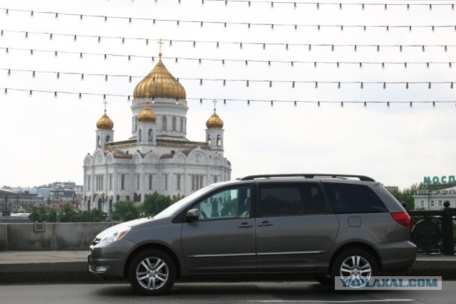 Огромный вэн Kia Carnival: в России от 2,6 млн рублей