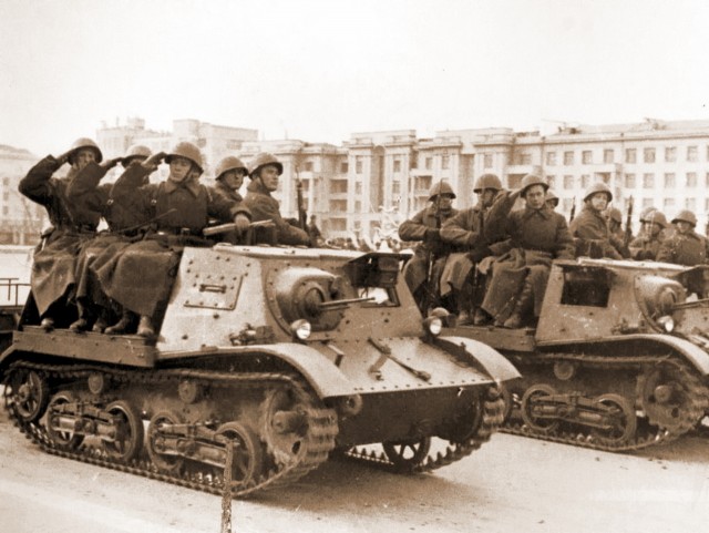 Фотографии связанных с историей Красной и Советской Армии.