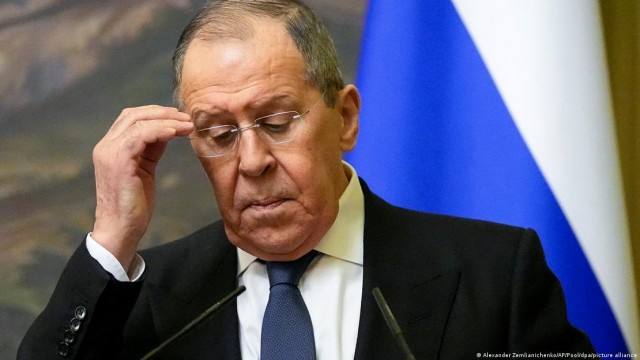 Посольство Финляндии в Москве забросали кувалдами