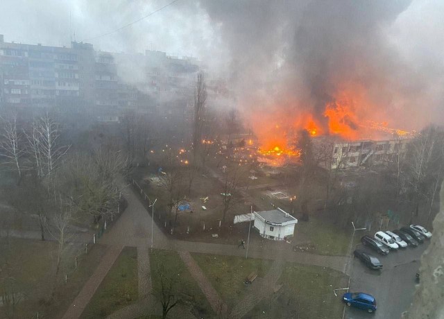 В Броварах под Киевом рядом детским садом упал вертолет.