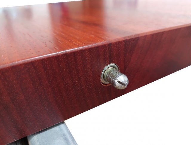 Стол а-ля за 300 тысяч