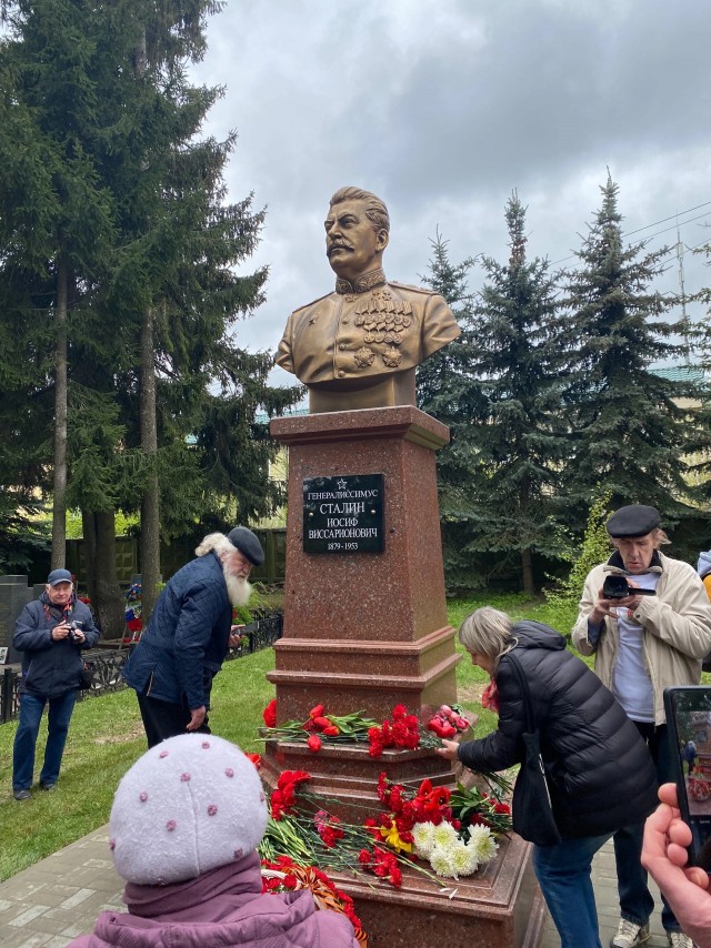 Люди не забывают товарища Сталина