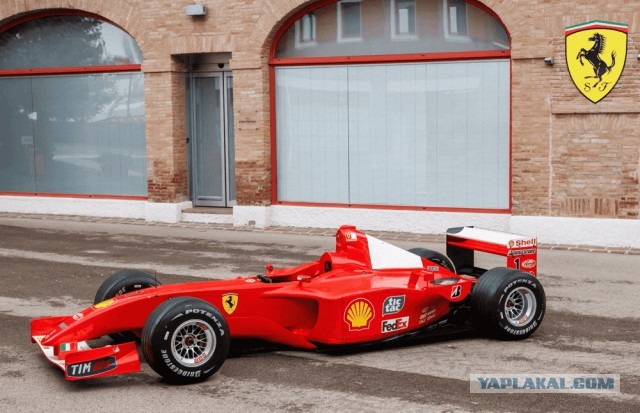 Болид Михаэля Шумахера продан за 16 миллионов евро