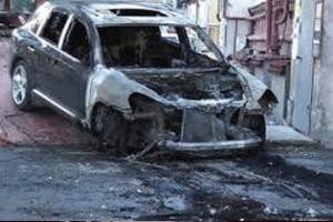 В Волгограде сожгли люксовую иномарку