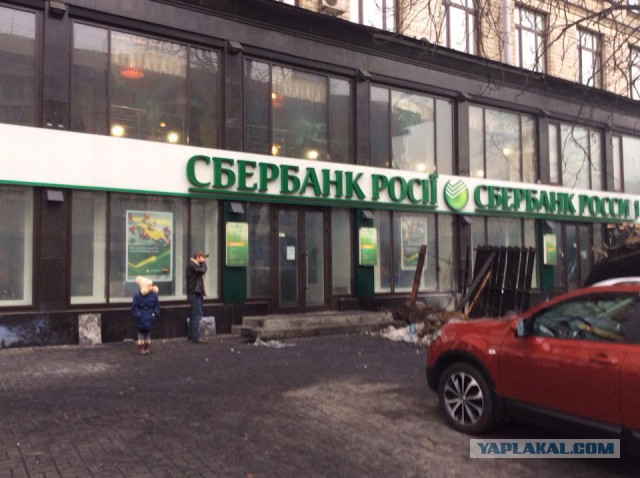 Аэропорты Крыма заблокированы российскими военными