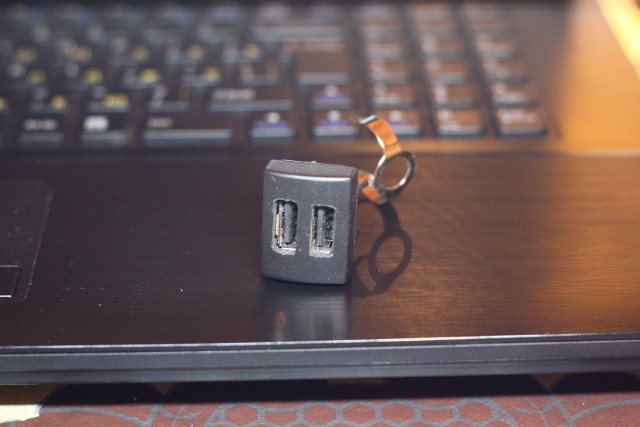 Делаем USB-зарядник в машину