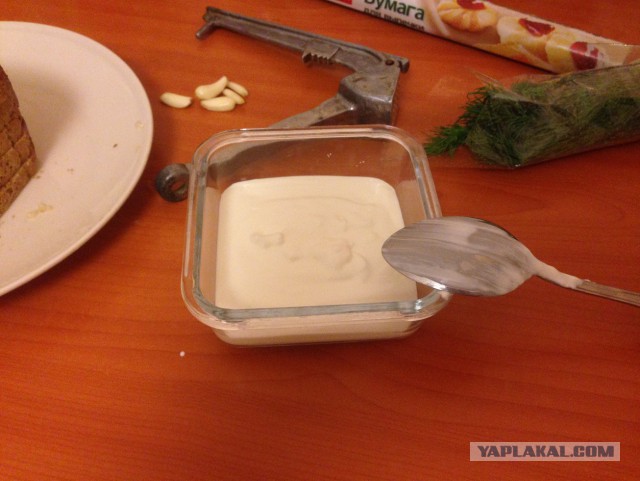 Гренки чесночные к пиву с соусом