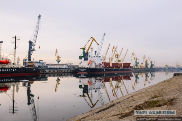 Как живут люди над головой которых возводят дорогу