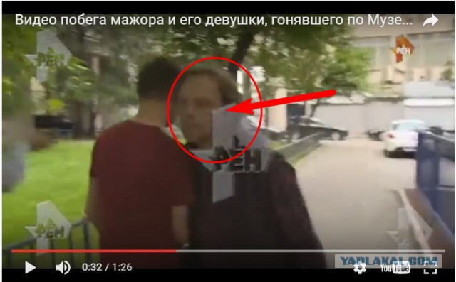 Видео побега мажора и его девушки, гонявшего по Музеону, от журналистов и полиции