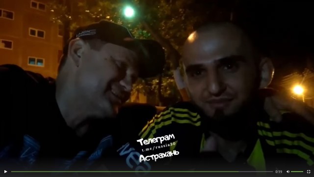 В Астрахани бородатый любитель чупа-чупс выпрыгнул из машины не оплатив проезд за такси