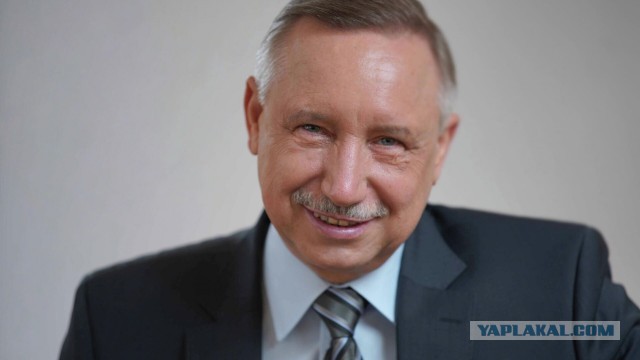 Петербургским чиновникам и депутатам дали право на ДМС себе и родственникам