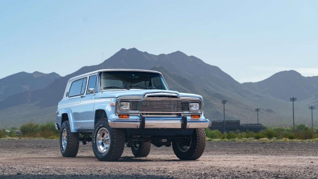 Jeep Cherokee в лёгком тюнинге. Немного автобезумия в фото.