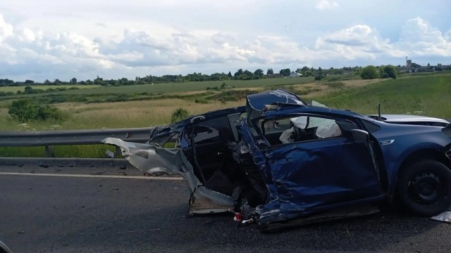 После страшной аварии от Фольксвагена Поло осталась только половина машины
