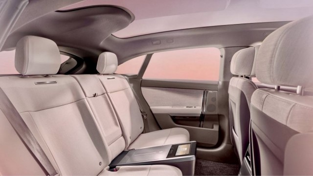 Совершенно другой Range Rover: компания анонсировала полностью электрический Range Rover GT, который станет пятым в линейке