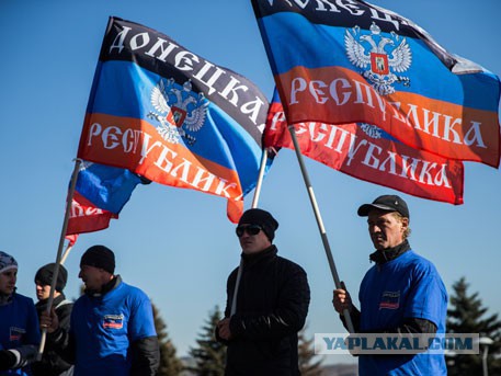 Мужчине с флагом ДНР выстрелили в лицо