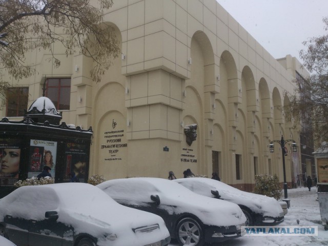 Блеск и бедность на улицах ночного Баку