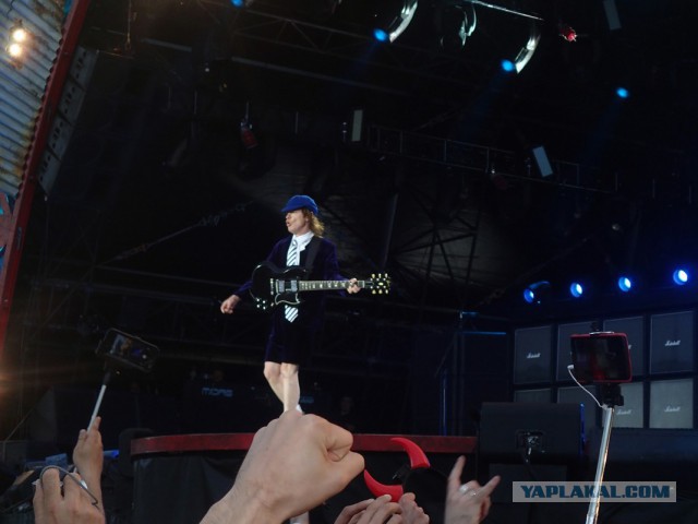 AC/DC. Вжарим рок в этой дыре!