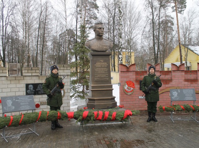 Подвиг Наташи Ковшовой и Маши Поливановой.