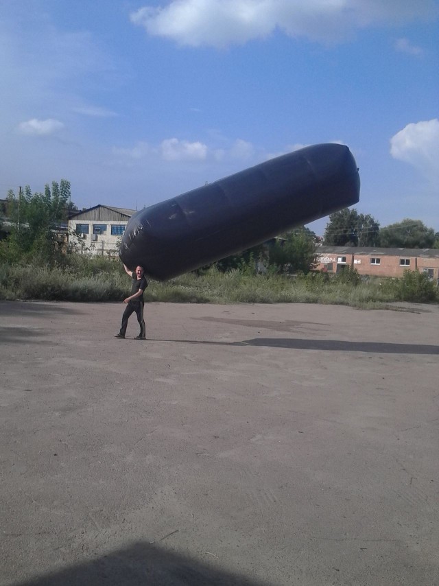 Самодельный воздушный шар из плёнки и скотча