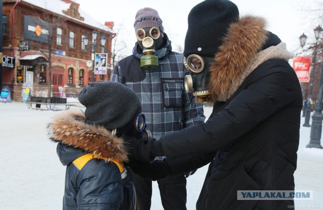 Мэрия Челябинска предупредила, что встречать Путина в противогазе незаконно!