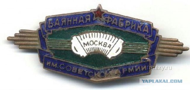 В Петербурге мужчина упал с лестницы, пытаясь нагадить под дверью знакомого