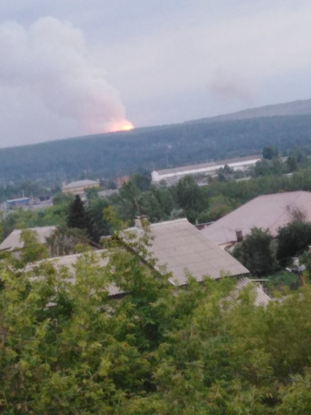 В Красноярском крае горит военный склад