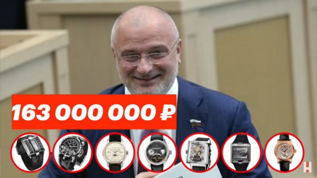 «По утрам, надев трусы, не забудьте про часы»