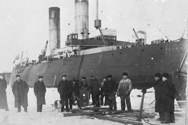Ледокол «Ермак» — 29 октября 1898 года на воду спущен первый в мире ледокол арктического класса