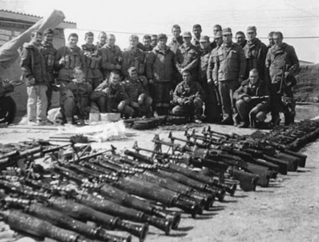 Как советский спецназовец с ножом сошелся в рукопашной с афганским моджахедом.