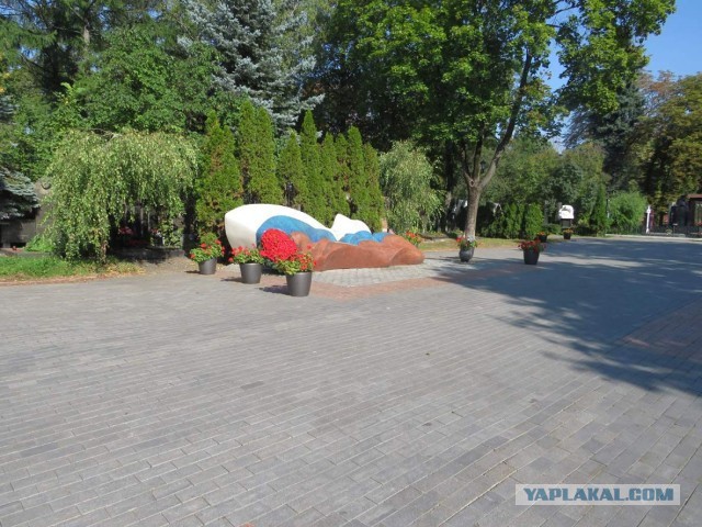 Надгробный монументализм.
