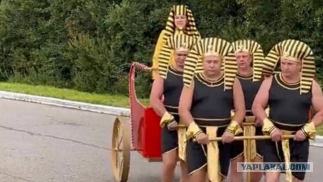 Юные россиянки просят родителей подписать нотариальное согласие на выезд в Дубай для модельного тура, хотя сами едут к арабским шейхам развлекаться