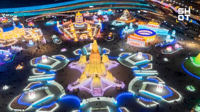 Ледяной город невероятной красоты построили в китайском Харбине