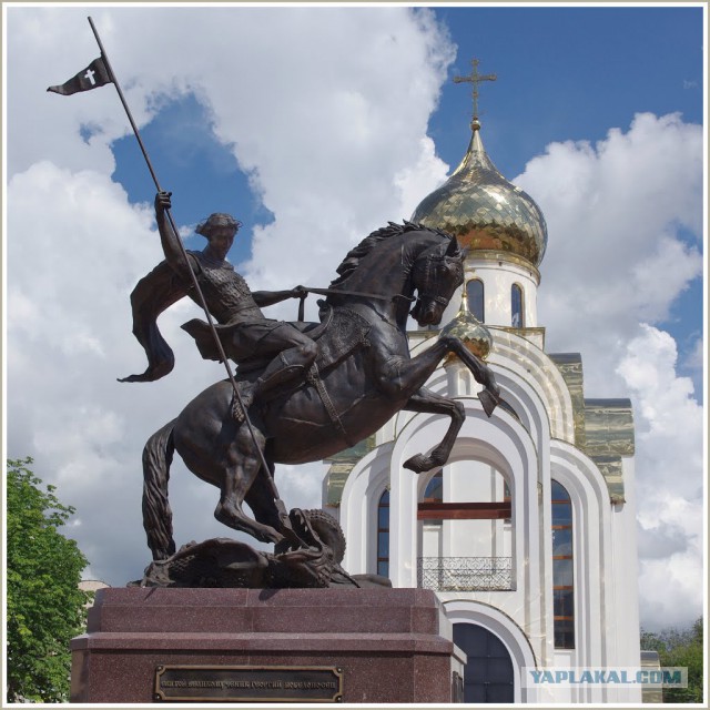 Новый "памятник" у здания СБУ в Киеве