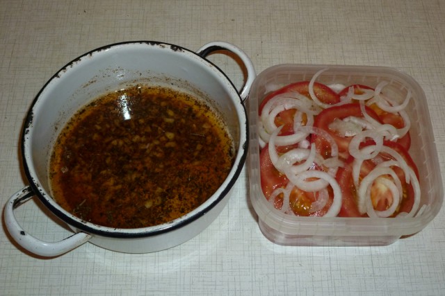 Помидоры закусочные, кисло-сладкие.