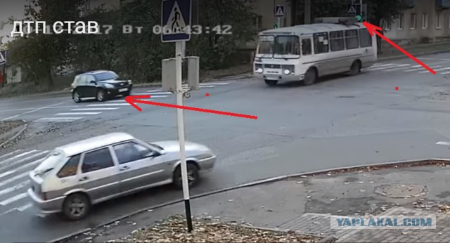 Водителя автобуса заставили ответить за проехавшего на красный депутата ЛДПР