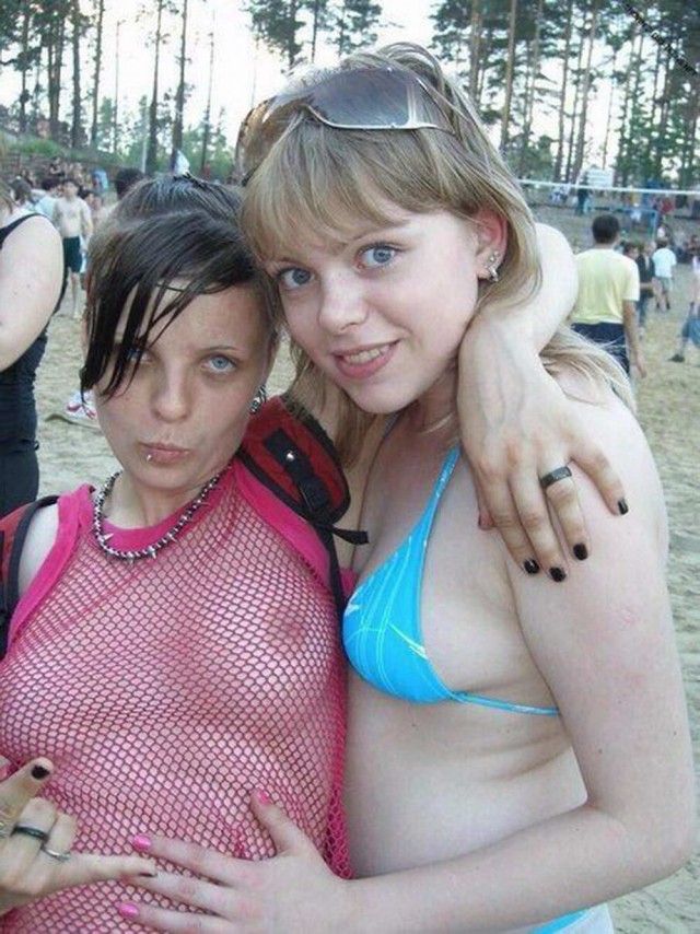 Дуры, хватит кобениться перед фотиком