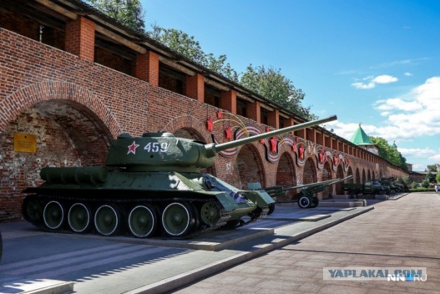 Советские монументы и уличные памятники