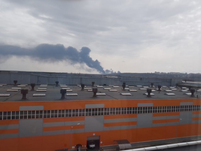 Момент взрыва на нефтебазе в Брянске попал на камеру видеонаблюдения