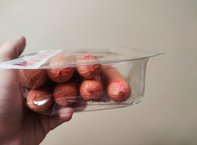 Вы только посмотрите, что эти фашисты делают!!!