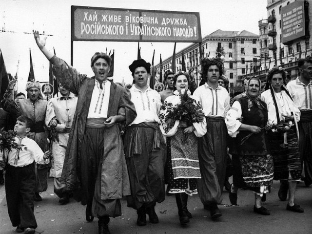 Лица, события, эпохи: редкие исторические фотографии, которые перенесут вас в другое время
